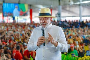 PT oficializa sétima candidatura presidencial de Lula em SP; petista t