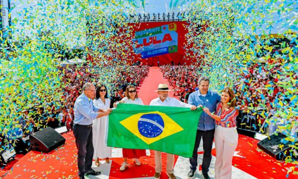 Lula usa comparação com governo Bolsonaro para responder à cobrança por futuro