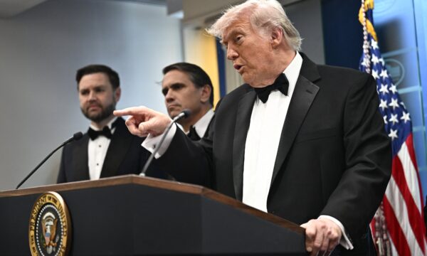 Trump afirma que EUA estão revendo posição sobre as Ilhas Malvinas
