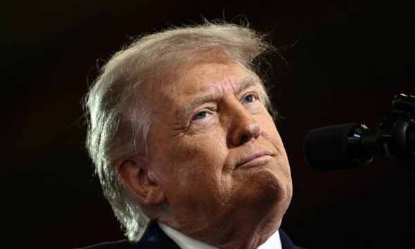 A diplomacia voltou? Trump volta atrás em ataques e diz buscar acordo