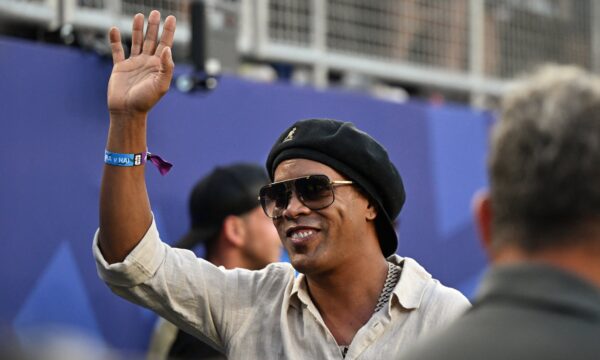 Após falências e escândalos, clube italiano de 3ª divisão aposta em Ronaldinho para se reerguer
