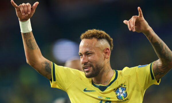 Neymar repete roteiro de 2012 e 2013 e usa jatinho para jogar pelo Santos