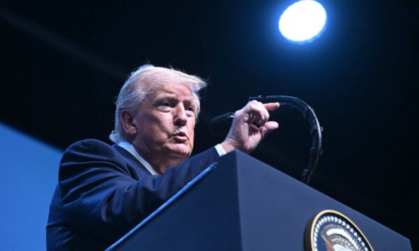 Trump cancela ataque ao Irã e diz que termos de acordo já estão definidos