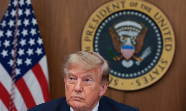 EUA avaliam que Brasil protela aceite de embaixador indicado por Trump e não descartam mais sanções