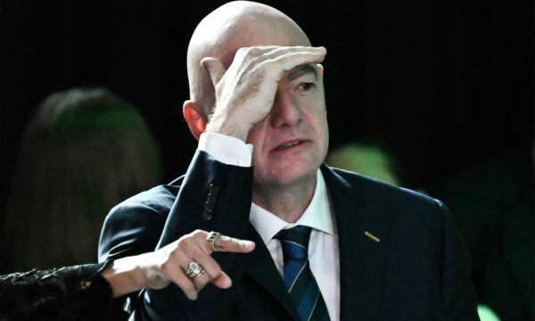 Dirigentes da Fifa aumentam pressão sobre Gianni Infantino