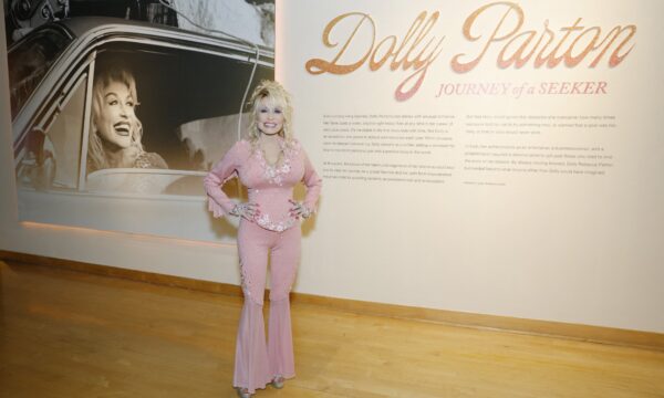 Tennessee planeja renomear aeroporto de Nashville em homenagem a Dolly Parton