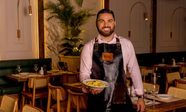 De lavador de pratos a CEO de grupo que investe R$ 20 mi em novos rest
