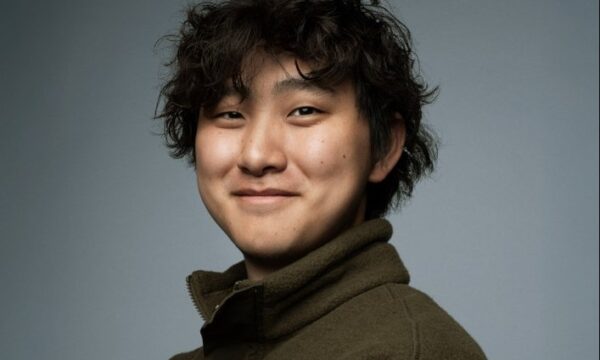 Quem é Alexandr Wang, o jovem que vendeu 49% da Scale AI para a Meta por US$ 14,3 bilhões