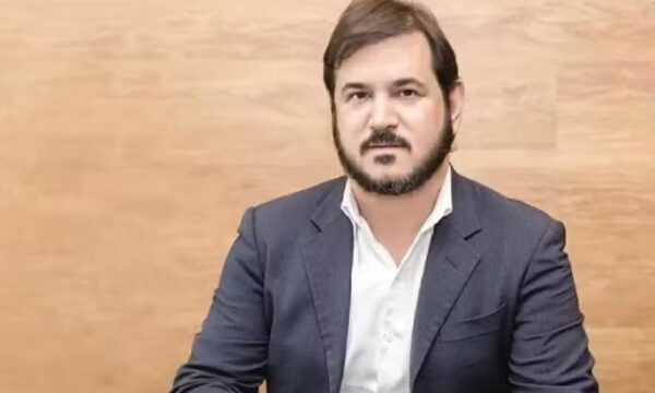 União Brasil decide adotar neutralidade e mantém isolamento de Flávio