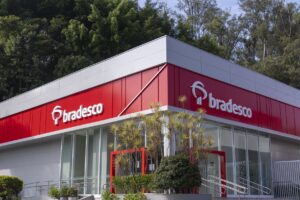 Casas Bahia deve R$ 5 bi ao Bradesco: como isso pode afetar a recupera