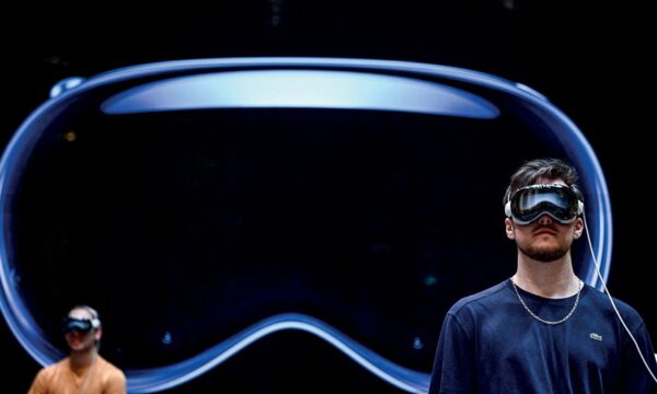 Apple demite 60 funcionários e reduz foco no Vision Pro