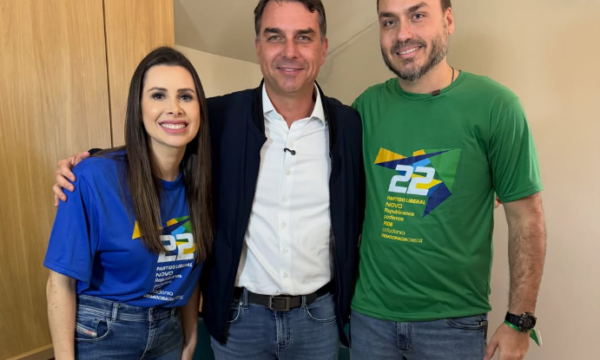 PL oficializa Carlos Bolsonaro e Carol De Toni como candidatos em Santa Catarina