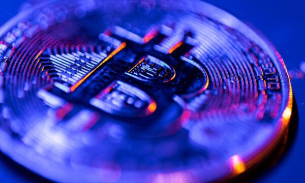 Divergência entre preços e fundamentos nas criptomoedas nunca foi tão