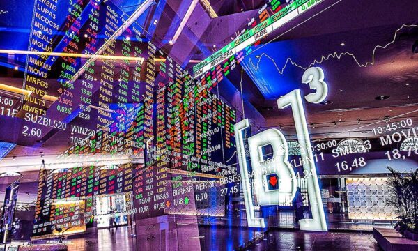 Ibovespa fecha no zero a zero com perdas de Vale e Petrobras, enquanto NY sobe forte
