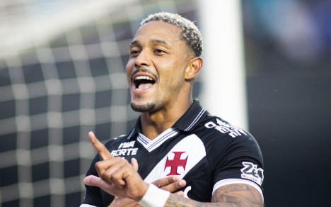 Quem é David, atacante do Vasco que se tornou alvo de operação contra