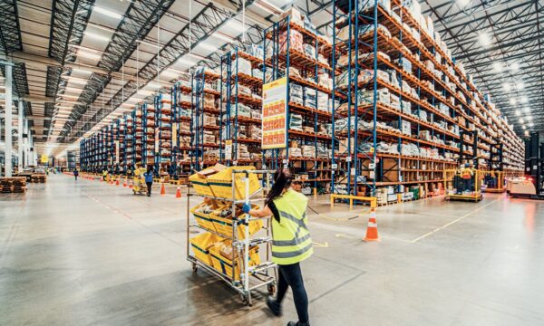 Os maiores marketplaces do Brasil somam R$ 421,8 bilhões; veja o ranking