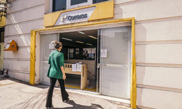 Lula descarta venda dos Correios e diz que vai recuperar a estatal