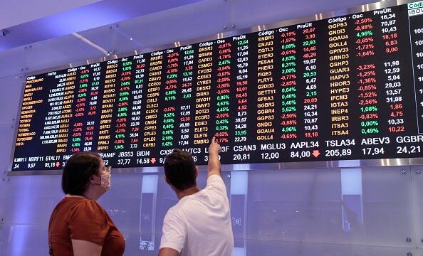 Estrangeiro recua, ‘risco eleitoral’ cresce e muda perspectiva para o