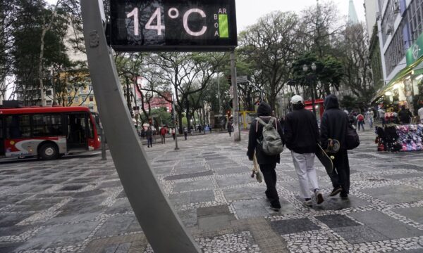 Frente fria avança pelo Brasil e derruba temperaturas a partir de sext