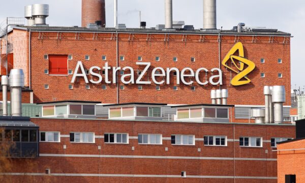 AstraZeneca cai 7% após notícia de megafusão com Bristol Myers