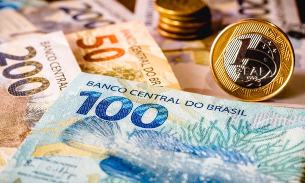 O que dá para comprar com o salário mínimo de R$ 1.741 previsto para 2