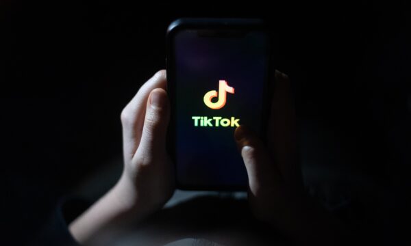 Por que o TikTok foi multado em R$ 153,7 milhões no Brasil