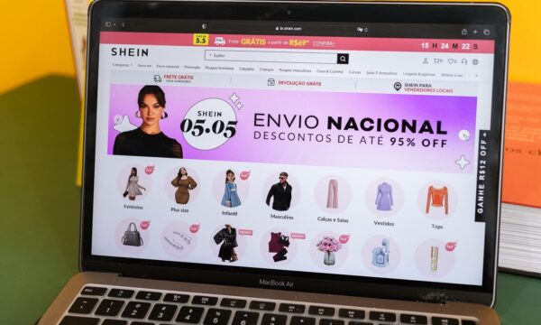 Varejo pressiona Congresso pela volta da taxa das blusinhas