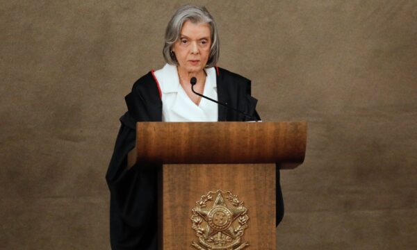 Ministra Cármen Lúcia: ‘É preciso se levantar contra toda forma de violência contra a mulher’