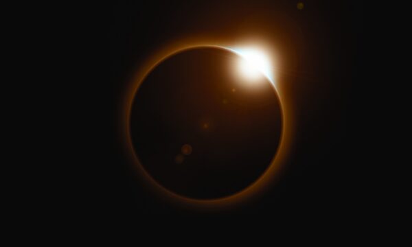 Eclipse solar total acontece em agosto; saiba onde será possível obser