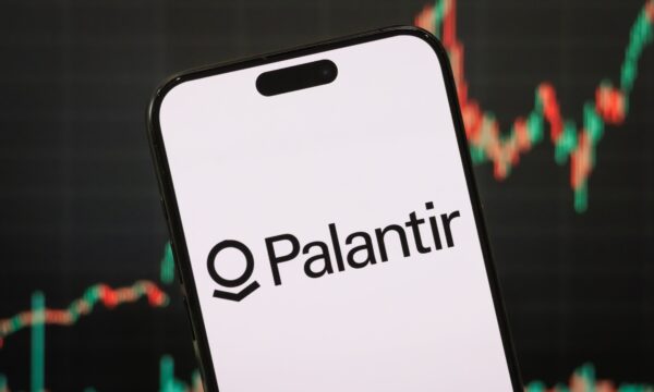 Palantir dispara 16% após balanço e CEO vê revolução da ‘soberania da