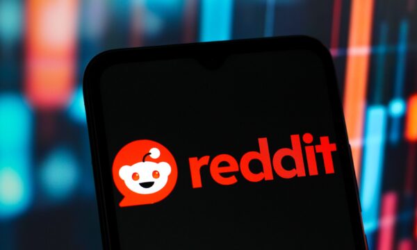 Reddit vai entrar no S&P 500 e ação dispara no pré-mercado