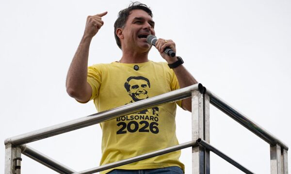 Menos ministérios e corte de gastos: qual o plano de Flávio Bolsonaro