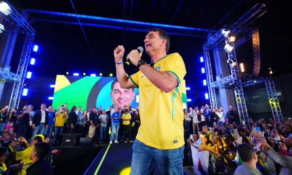 Onde Flávio Bolsonaro cresceu para empatar tecnicamente com Lula no 1º e 2º turno