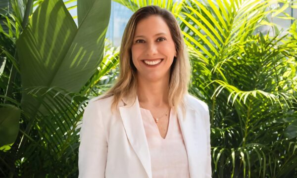 De estagiária ao topo: a jornada corajosa dessa líder de RH até a diretoria de pessoas da Stone