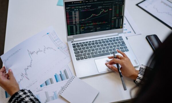 Os custos invisíveis do hedge cambial