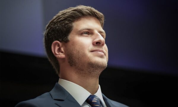 João Campos oficializa candidatura ao governo de Pernambuco