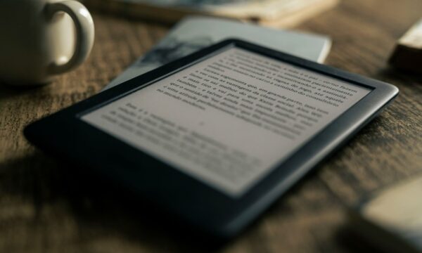 ‘Encha Seu Kindle’: autores nacionais dominam lista dos 10 livros mais vendidos