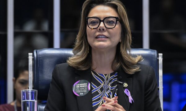Relatora mantém fim da Taxa das Blusinhas e determina que Fazenda avalie impacto da medida
