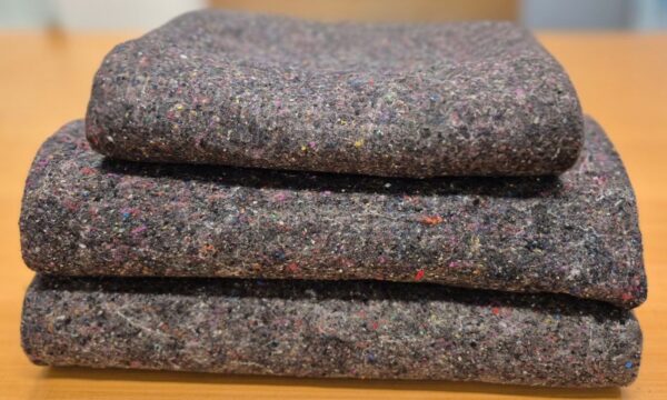 FedEx transforma quatro toneladas de uniformes em mais de 6 mil cobert