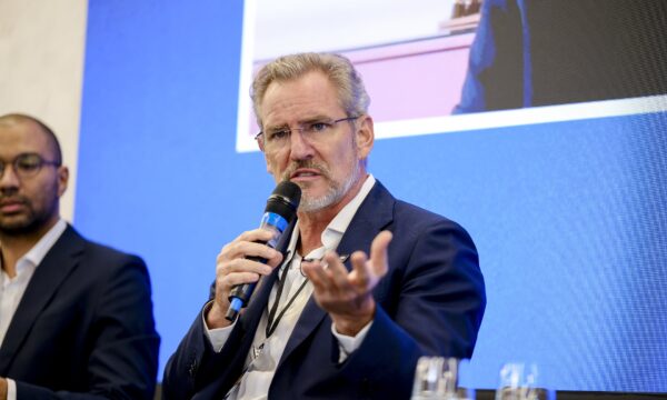‘Temos que acabar com privilégio adquirido’, diz economista da campanh