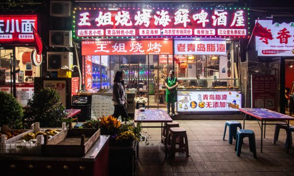 Economia da China desacelera: investimento cai 6,7% e desemprego sobe