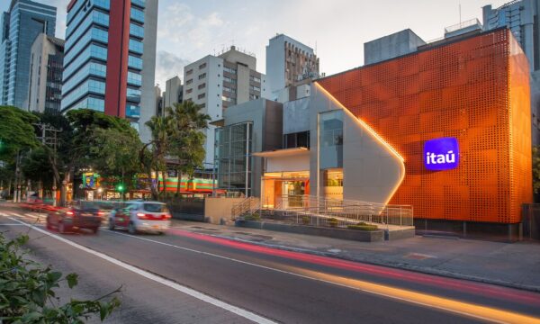 Quanto eu teria hoje se tivesse investido R$ 10 mil em ações do Itaú há cinco anos?