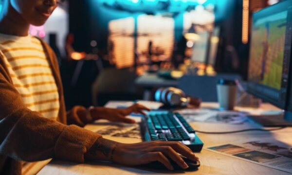 Mercado de games abre novas oportunidades para jovens das favelas