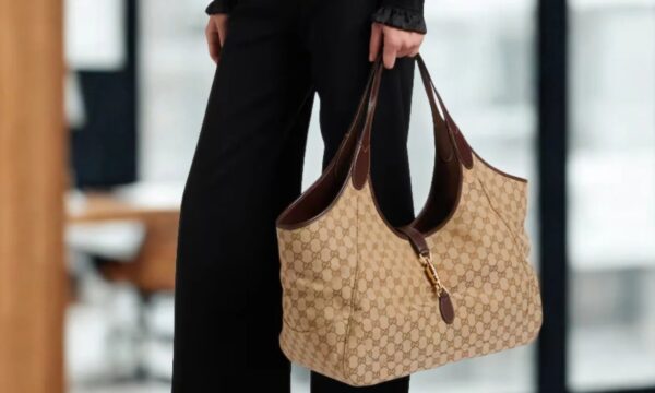 As marcas de luxo estão repensando os valores de bolsas e acessórios