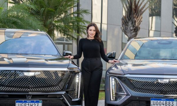 Quem é a executiva à frente da estreia da Cadillac no Brasil