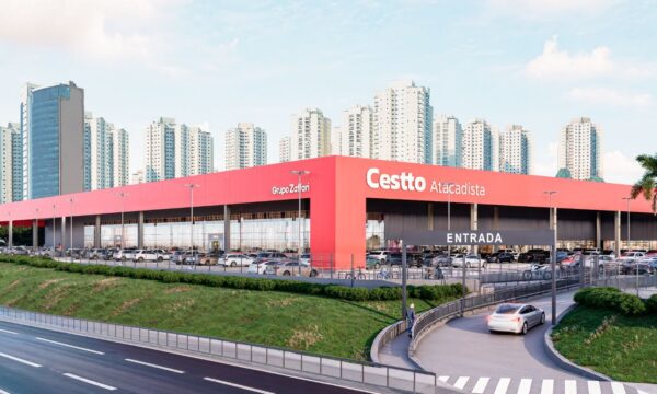 Hipermercado, atacarejo e expansão de shopping: o plano do bilionário