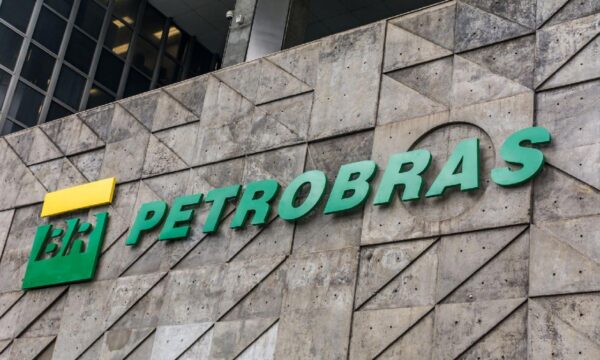 Petrobras eleva preço do querosene de aviação em 1,9% nas refinarias