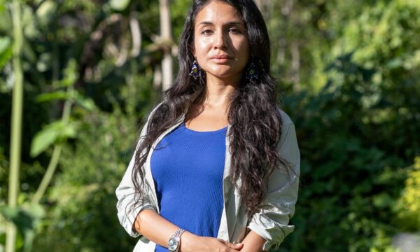 Bióloga peruana é premiada do Rolex Awards por proteger abelhas da Amazônia
