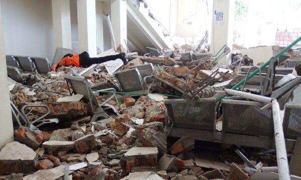 Terremoto de magnitude 7,7 deixa 53 mortos e mais de 5 mil desabrigados na Indonésia