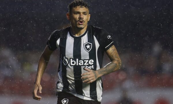 Do futebol paraibano ao topo: Tiquinho Soares retorna ao Botafogo